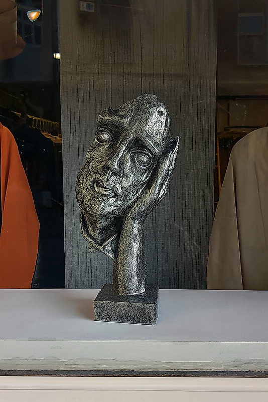 Sessiz Düşünceler Modern Büst